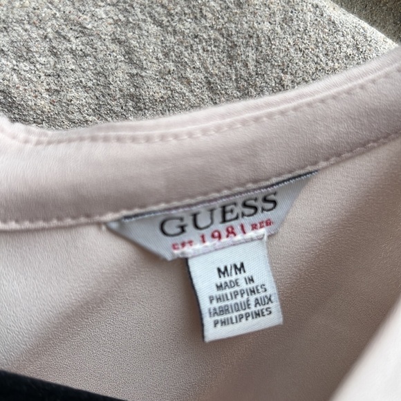 Guess Short Sleeve Blouse with Lace Panel Sz M - Picture 4 of 9